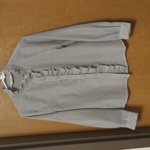 Chic Anna - Kaci California Blouse with Ruffle Detail - Feminine - Sophisticated